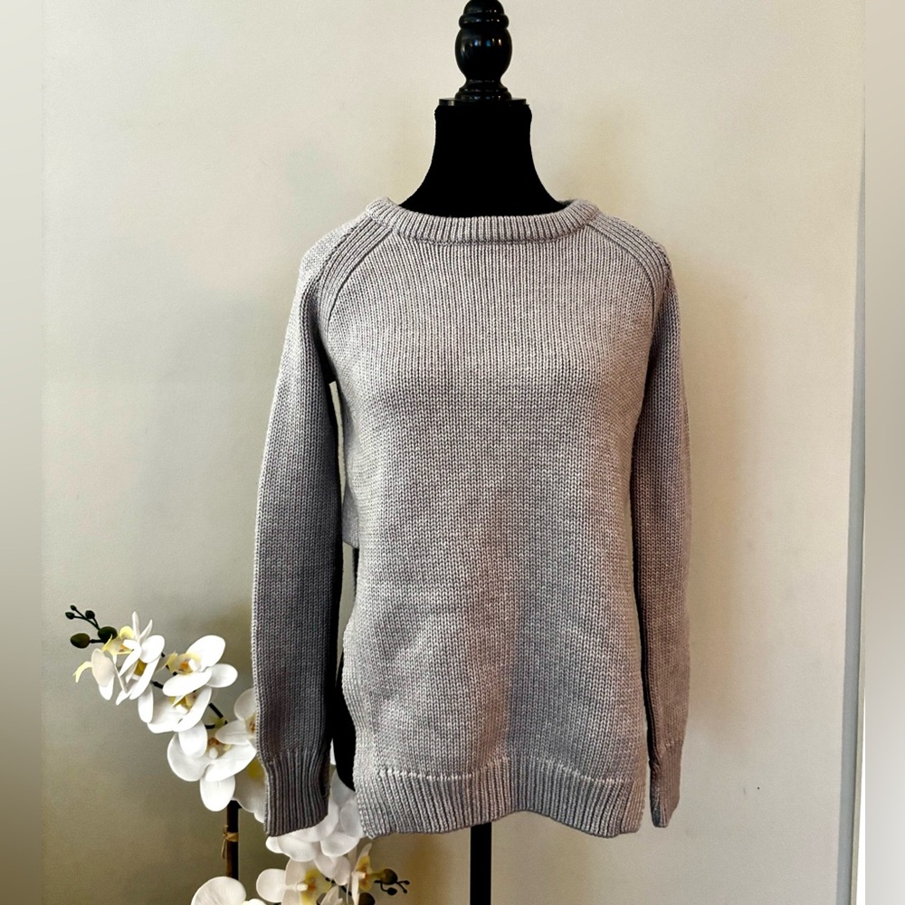 Lululemon 100% wool split side gray purple sweater size 2